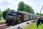 NS 8122 brings up the rear of a southbound autorack train 